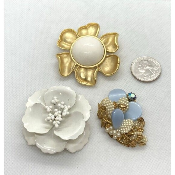 Vintage Lot of 3 Gold Tone Pin Brooch Floral Mod M Jent Gold & White Flower - Picture 2 of 16